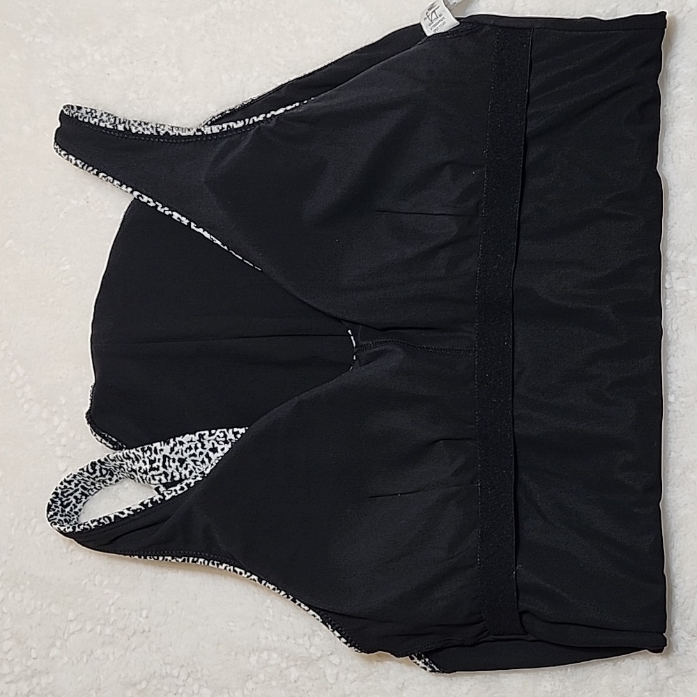 Athleta One Piece Swimsuit Medium M Black White Seychelles Jacquard Vneck - Picture 14 of 16